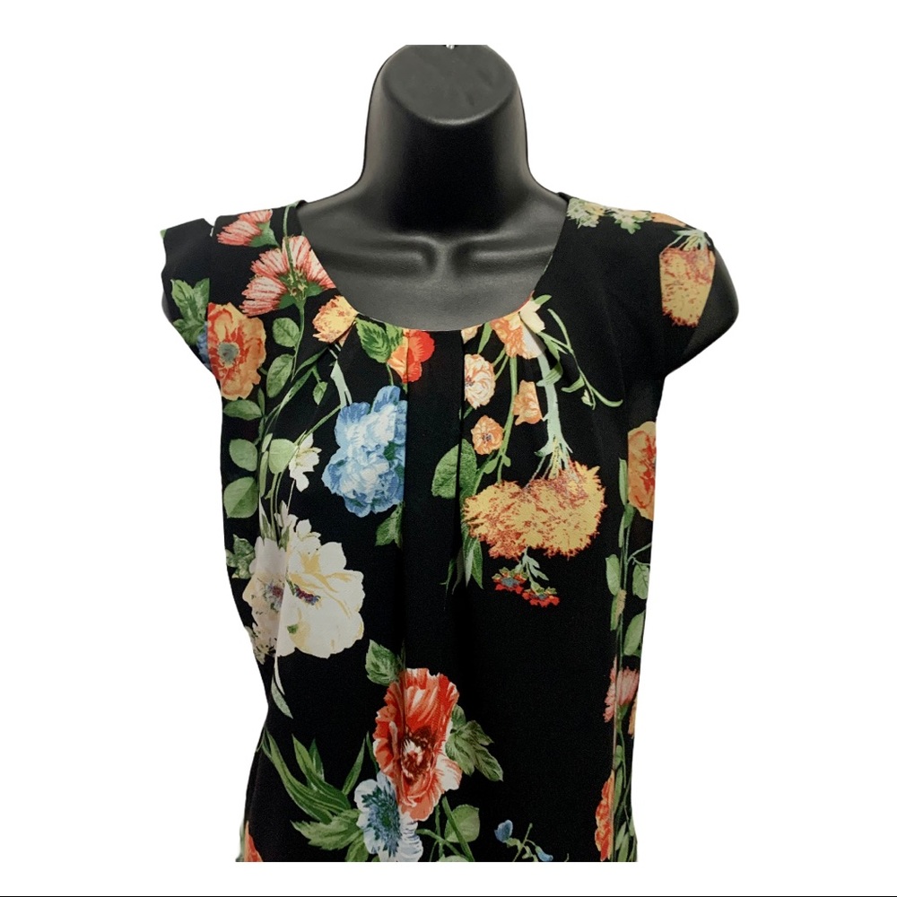Black Floral Cap Sleeve Sheer Button-Back Blouse - Picture 3 of 13